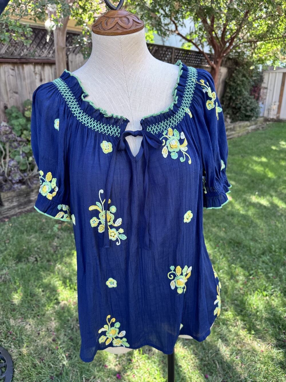 Chenault Women XL Blouse Floral Embroidered Keyhole Neck Short Sleeve Tunic Knit